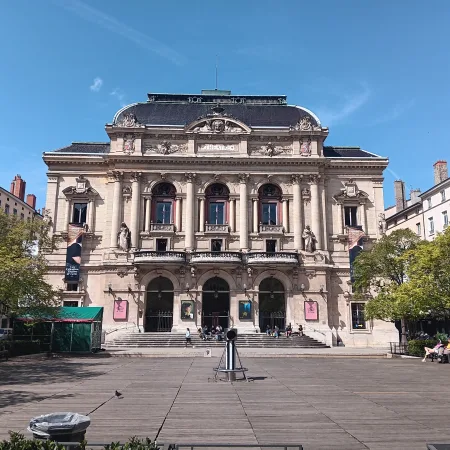 Guided tour of the peninsula of Lyon – 2 hours